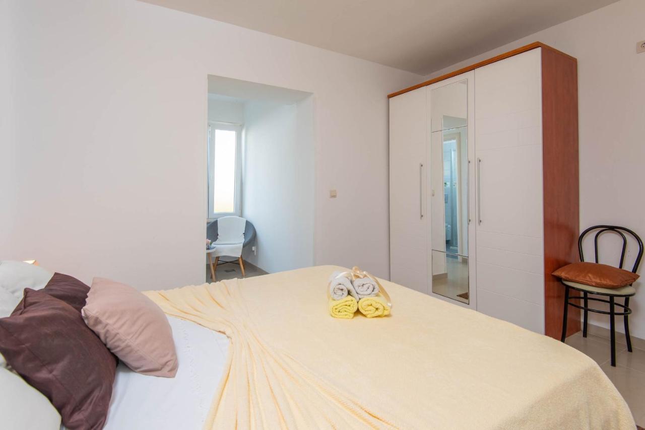 Apartments Lenka Orebić Екстериор снимка