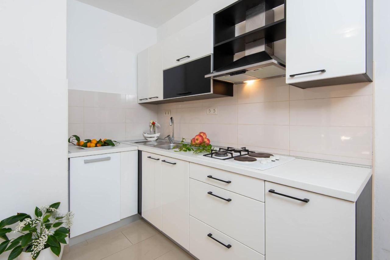 Apartments Lenka Orebić Екстериор снимка